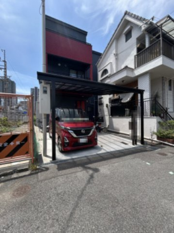 カーポート付きで、雨に濡れずお部屋に入ることができます！