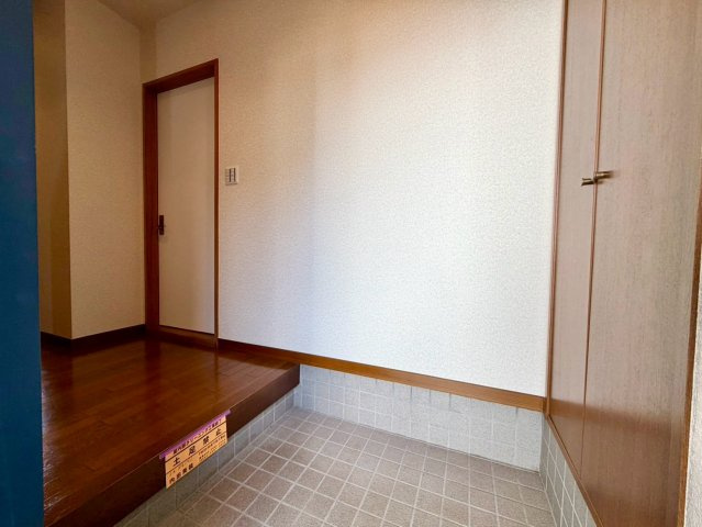 広々とした玄関ホール♪収納も◎