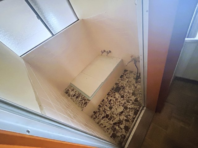 開閉できる窓を備えており湿気を効率よく逃がせて快適です