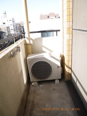 充分な広さと幅が確保されたバルコニー。