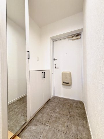 鏡がありお出かけ前の確認ができます！
