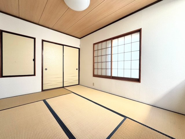 ◆気持ちの良い風が室内へ入り込む居室。家具を配置しても広々ご利用いただけます！！
