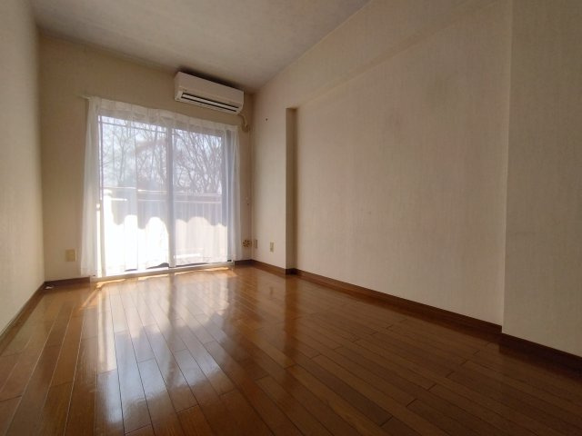 洋室約5帖大　子供部屋や趣味のお部屋にいかがでしょう♪
