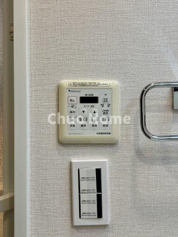 【浴室乾燥機】暖房・冷風・換気・乾燥が可能です。毎日を快適に過ごせるうれしい機能が揃っています。雨の日の洗濯物も安心です。