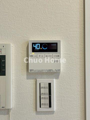 【給湯リモコン】外での一日を忘れさせてくれるオートバス機能でお好みの湯量・温度に調整された浴槽。