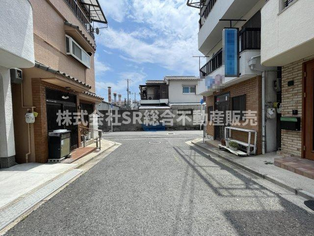 前面道路含む現地写真です
