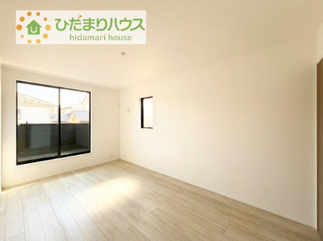 大きなベッドを置いても余裕の広さの主寝室♪