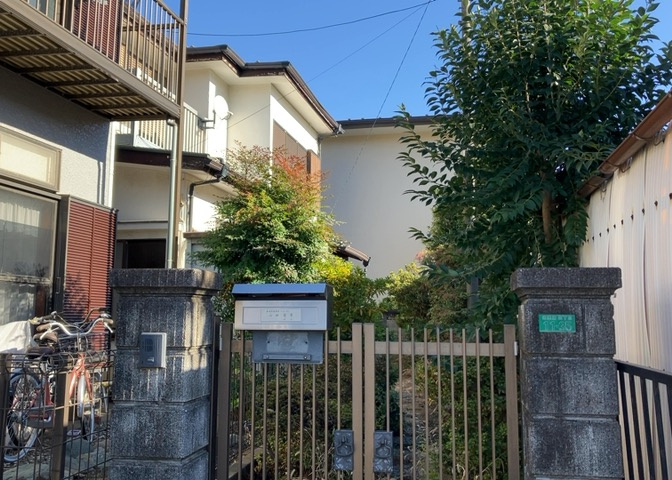 土地の形が極端に長細かったり、狭小地、あるいは道路との高低差がある傾斜地だった場合、後々売ろうとしても買い手がつかない場合もあります。後々、売却することになった時に価値の下がらない土地を選びましょう。