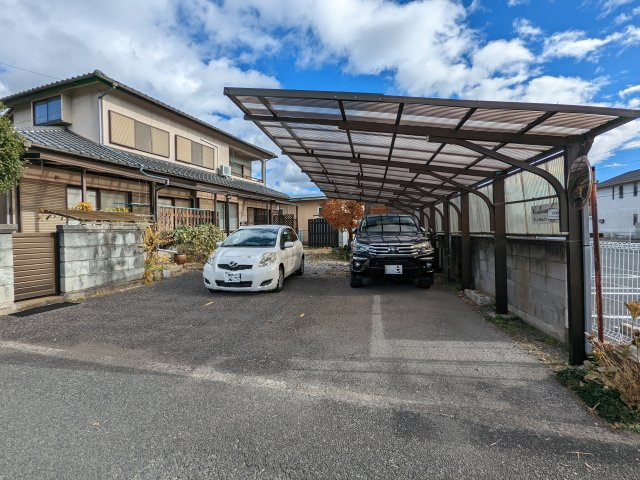 駐車スペース4台。