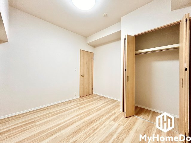 新たに家具を買わなくても良いので、ハンガーパイプ付きのクローゼットは嬉しいですね