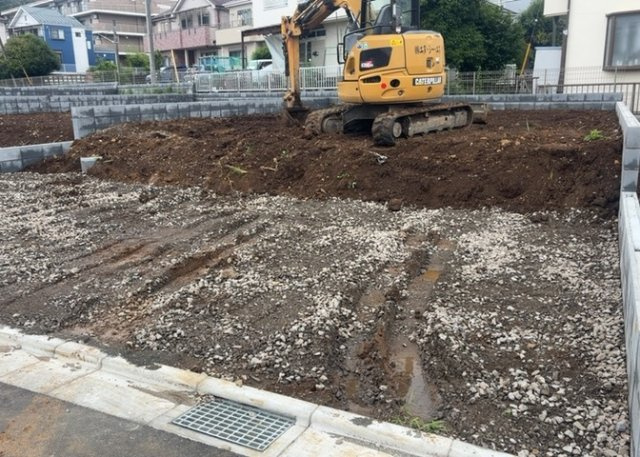 家を建てる前提で土地を探している場合、地盤の丈夫さは譲れない条件の一つです。地盤が脆弱だと追加工事が必要となります。また、過去に地盤沈下や液状化現象を起こした土地は、できるだけ避けた方がいいでしょう。
