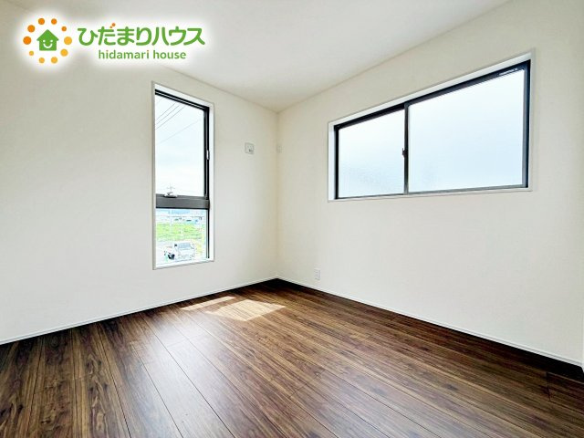 窓が2か所あるので風通しも良く、陽当たりもたっぷり確保した部屋になっています♪