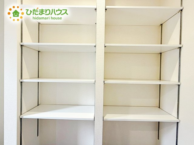スニーカーマニアも納得の天井まであるシューズボックス!(^^)!