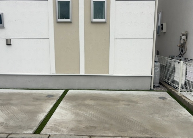 建物の基礎工事の方法は、主流となっているベタ基礎（防湿基礎）と布基礎の2種類に分類され、床下の通気性や耐久性などに違いがあります。建物の基礎部分の構造や付帯設備など詳細については現地でご確認ください。