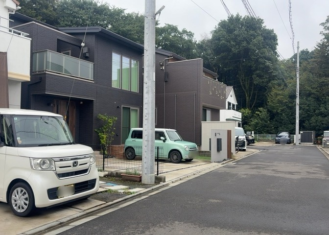 土地の地勢が高台の場合、景色を綺麗にみることができ、景色にこだわってお家探ししている方におすすめです！また平坦地よりも風通しがいいというメリットがあります。デメリットもあるので是非現地でご確認下さい。