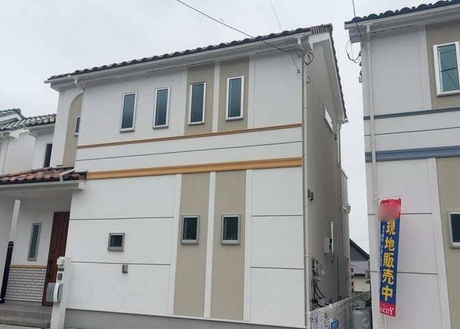 両面バルコニーは、バルコニーそのものの機能というよりかは設置の仕方による名称です。複数のバルコニーを東西や南東などの相対する場所に設置することで、通風や採光が確保しやすくなるというメリットがあります。