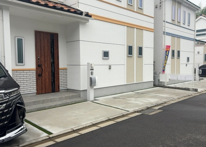 玄関は家の顔と言っても過言ではありません。現地を見学する際は玄関の広さや全体のバランスなどを見てみるといいでしょう。一般的なアプローチのしやすさだけではなく、お年寄りにも優しい設計のものだと安心です。