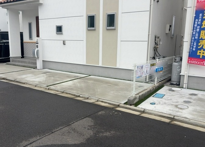 庭があることでガーデニングや家庭菜園はもちろん、こどもの遊び場やペットを放して遊ぶことができます。また、家の周囲に余裕があるということです。隣地との間があれば、十分な日当たりと、風通しが確保できます。