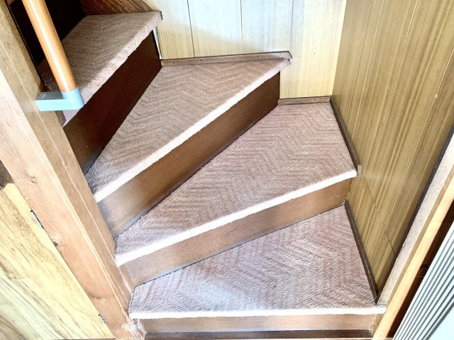 2Fへ続く階段です