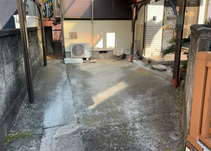 駐車場と明記されていても、最小スペースでつくられた駐車場だと大型車は駐車できなかったり、出入りしにくくなったりする可能性があります。お車のサイズと購入したい物件の駐車場のサイズを現地で確認しましょう。