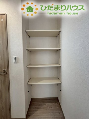 ゆったりとした洗面所には物入れを完備！タオルや洗剤をしまえます(^^)/