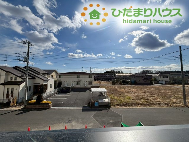 バルコニーの前面には高い建物がなく、心地よい青空が見渡せる開放的な眺望です！お日様の光を遮るものがないため、毎日のお洗濯物がカラッと気持ちよく乾き、朝から清々しい気分を味わうことができます☆彡