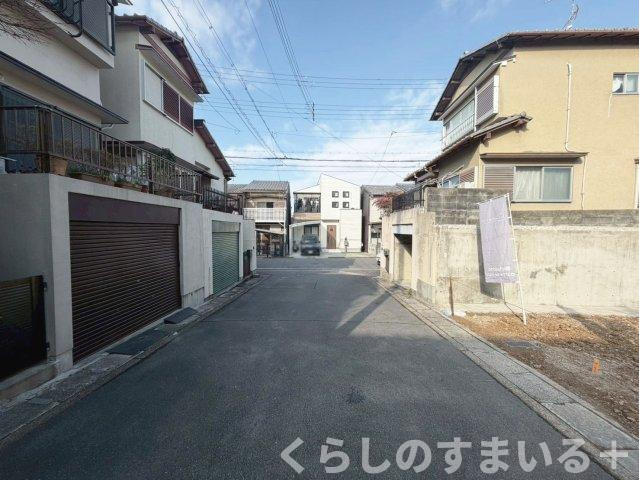 前面道路含む現地写真です
