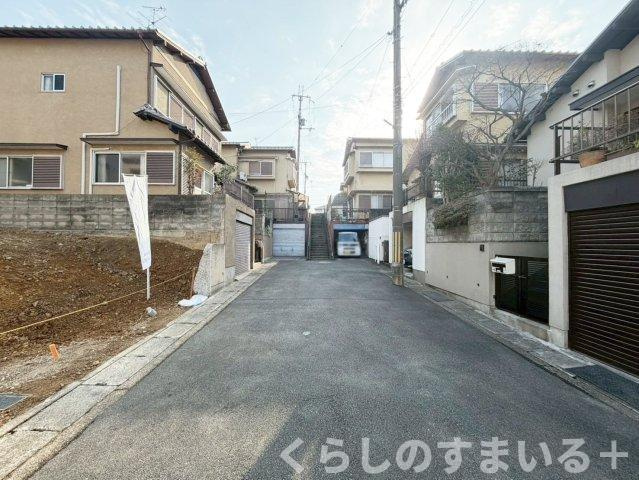 前面道路含む現地写真です
