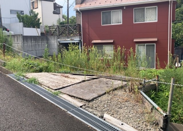 隣家の土地はどうなっているのか、生活利便施設が近くにあるのか、学校まで近いかなど、お客様のライフスタイルにあわせたイメージが重要です。また、近くにあると困る施設が近くにないかも確認するといいでしょう。