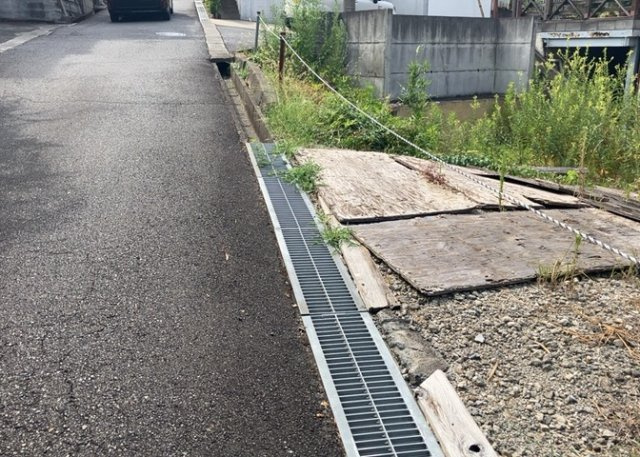 人が暮らすうえで日光は大切な要素となります。日当たりの良さは譲れないポイントですね。併せて近くに大きな建築物の建築予定がないか、あるいはそれが可能な土地が近くにないか事前に確認することもお勧めします。