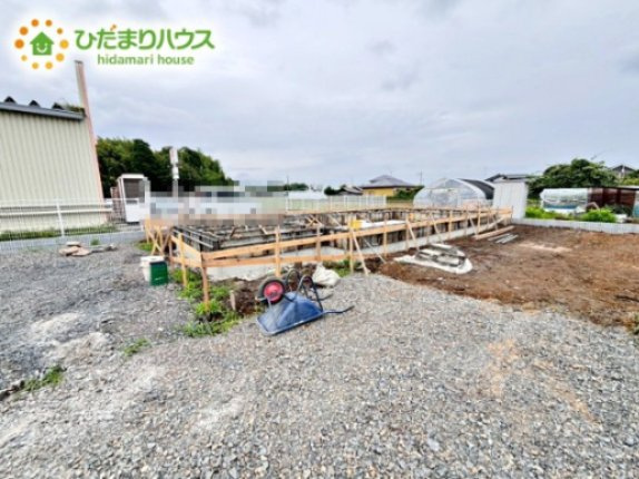 明るい光が差し込む開放感あふれる住まいです。
