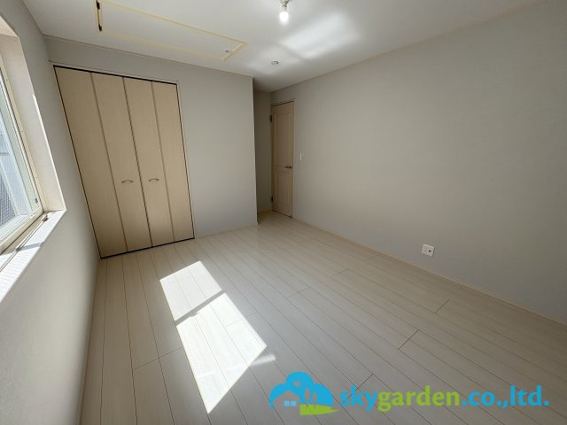 使い勝手のいい洋室です