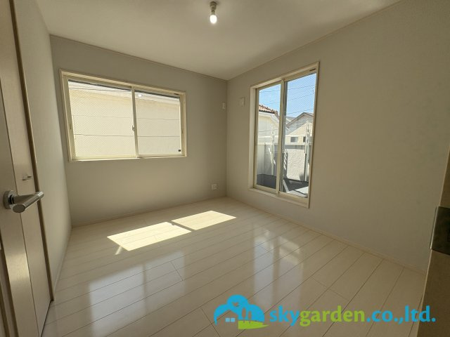 個人の部屋や寝室として使える洋室です