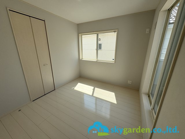 使い勝手のいい洋室です