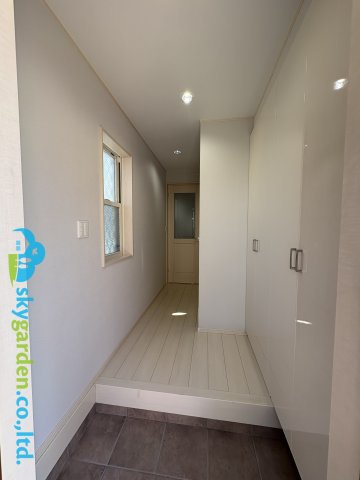 毎日通る玄関はこちらです