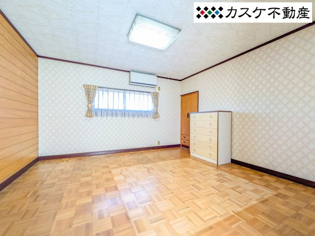 2階の居室は全室6畳以上の広さを確保。大きなベッドやデスクを置いても余裕があり、自分だけの時間をゆったり楽しめます。風通しも良く、朝までぐっすり眠れるような安らぎのプライベート空間です。　