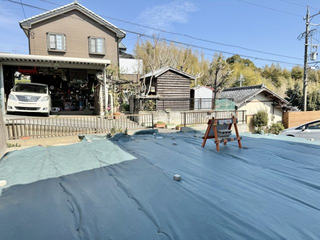 広々とした庭で家庭菜園やガーデニング等を楽しみながらゆったりとした生活を過ごす事ができます。　