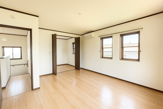 おしゃれな居間です　※写真の内容と現況が異なる場合は現況を優先します。
