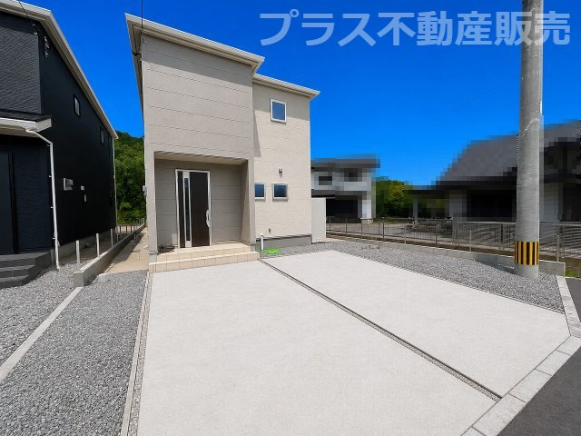 現地写真。プラス不動産販売なら、現場の全ての棟をまとめてご見学頂けます。
