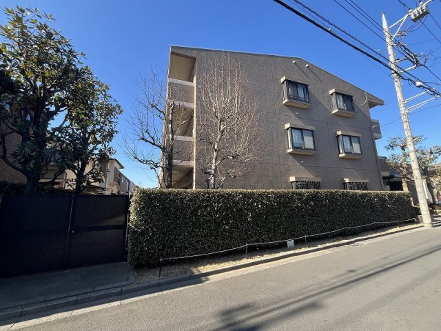 小学校まで徒歩7分、中学校まで徒歩6分。学校が近く、お子様のいるご家庭も安心。