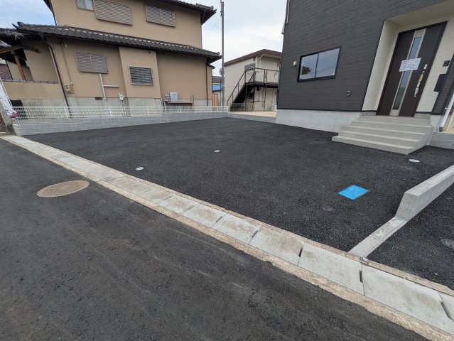 ◆外壁仕上げ材は窯業系サイディング。裏面に付着した汚れが、雨水によって流れ落ちやすい「防汚機能付きサイディング」を採用。外壁の美しさが長持ちします♪