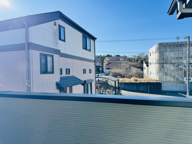 ～陽当たりの良いバルコニー　洗濯物がよく乾きそうです～
