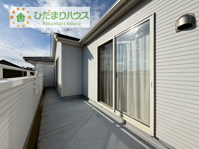 広々としたバルコニー。お洗濯物もぜーんぶ干せちゃいます！！