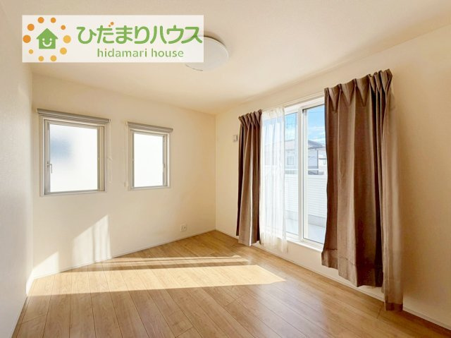 お掃除しやすく、清潔感を保てるのでダニも発生しにくいフローリング♪