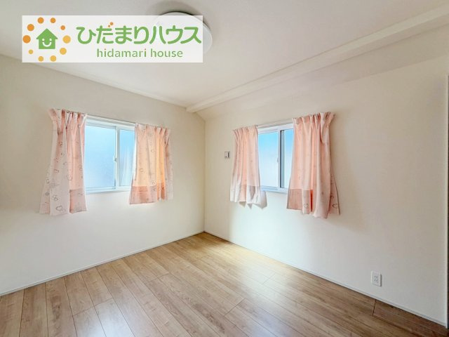 机にベットを置けば子供部屋の完成です！