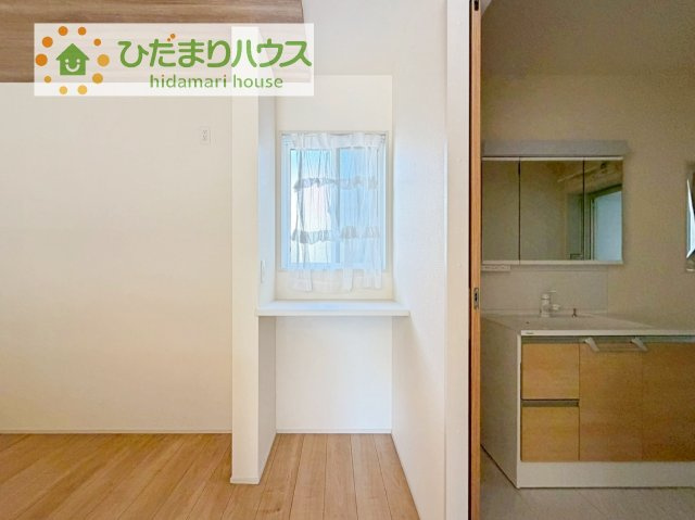 お子様の勉強机にも、ママの家事の場所にも・・用途いろいろスタディーカウンター完備☆彡