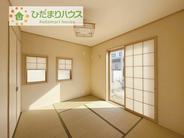 小さなお子さまのいる方におすすめ！リビング横の和室でお子様が遊んでる様子も確認できます(^^)/