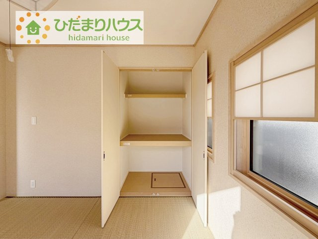 和室の収納は横開きクローゼット！　しまった物の出し入れも楽々です(^^)