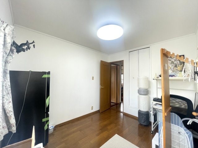 2階、約5.25帖洋室