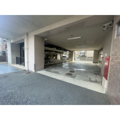 敷地内駐車場完備。空き状況はご確認ください♪